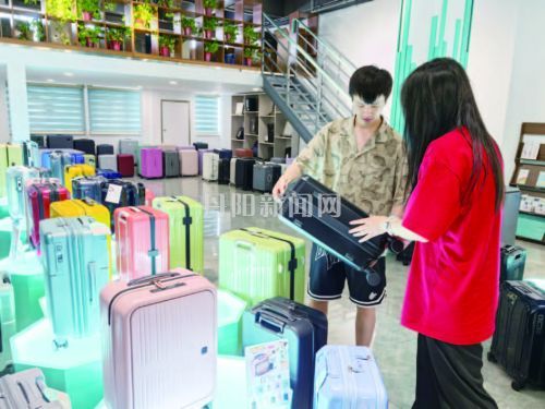 開學經濟熱潮下，箱包企業如何各顯神通抓住市場機遇