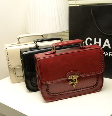 華城箱包批發(fā) 復(fù)古與實(shí)用兼具的新款女包全解析